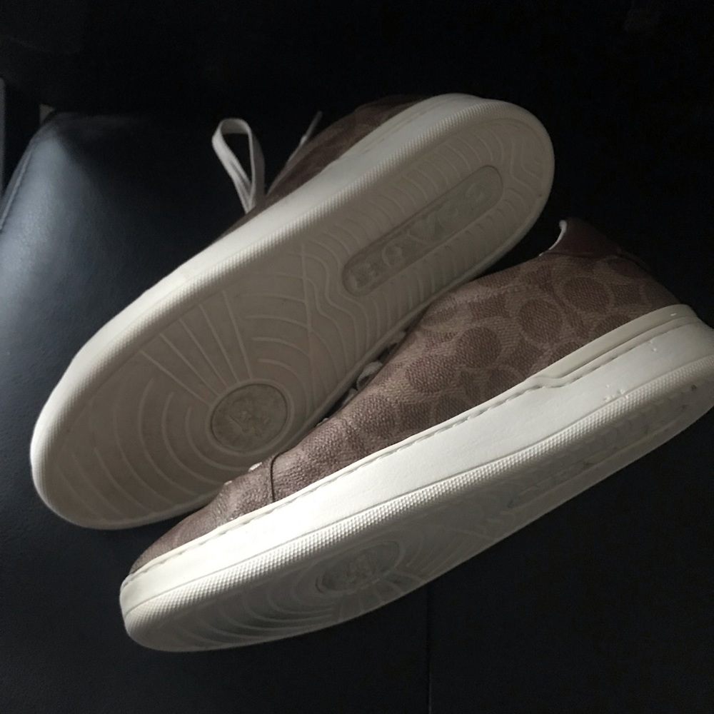 Coach ladies sneakers NWOT - Picture 3 of 3